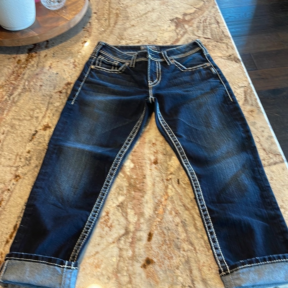 Super cute like new cropped jeans
